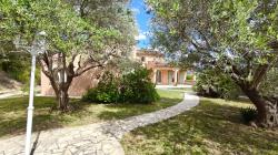 Superb Detached Villa with Pool and Panoramic View