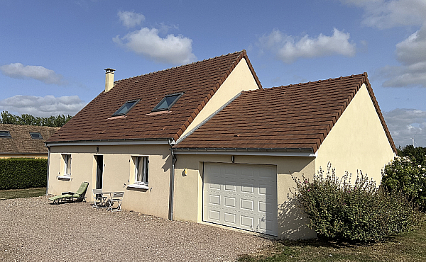 Detached Modern House with Garden in Village Setting