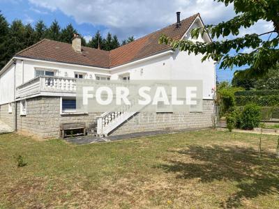 Detached House with Garden in Sought after Sector