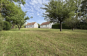 Detached Country House with Large Garden and Outbuilding