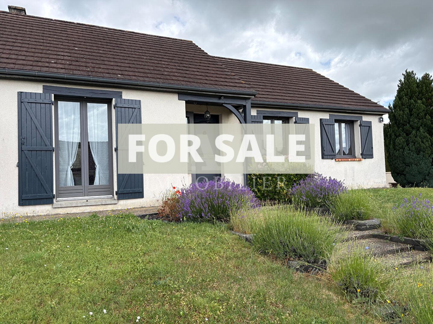 Detached House with Garden in Sought After Sector