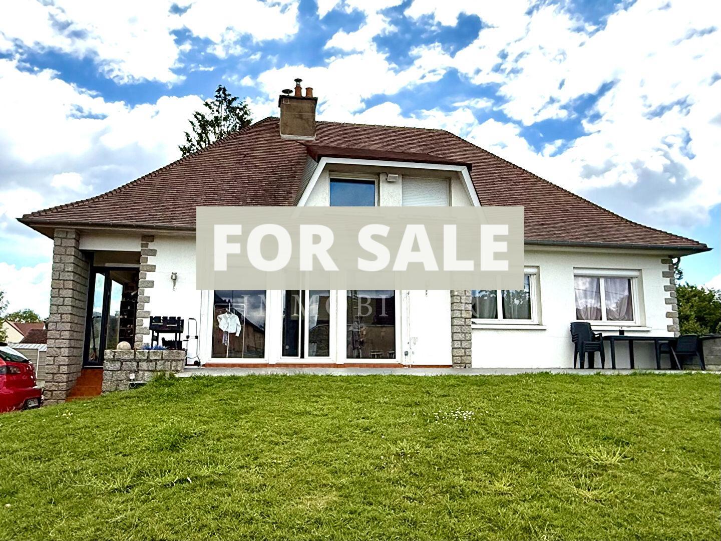 Charming Detached House Set in Landscaped Gardens