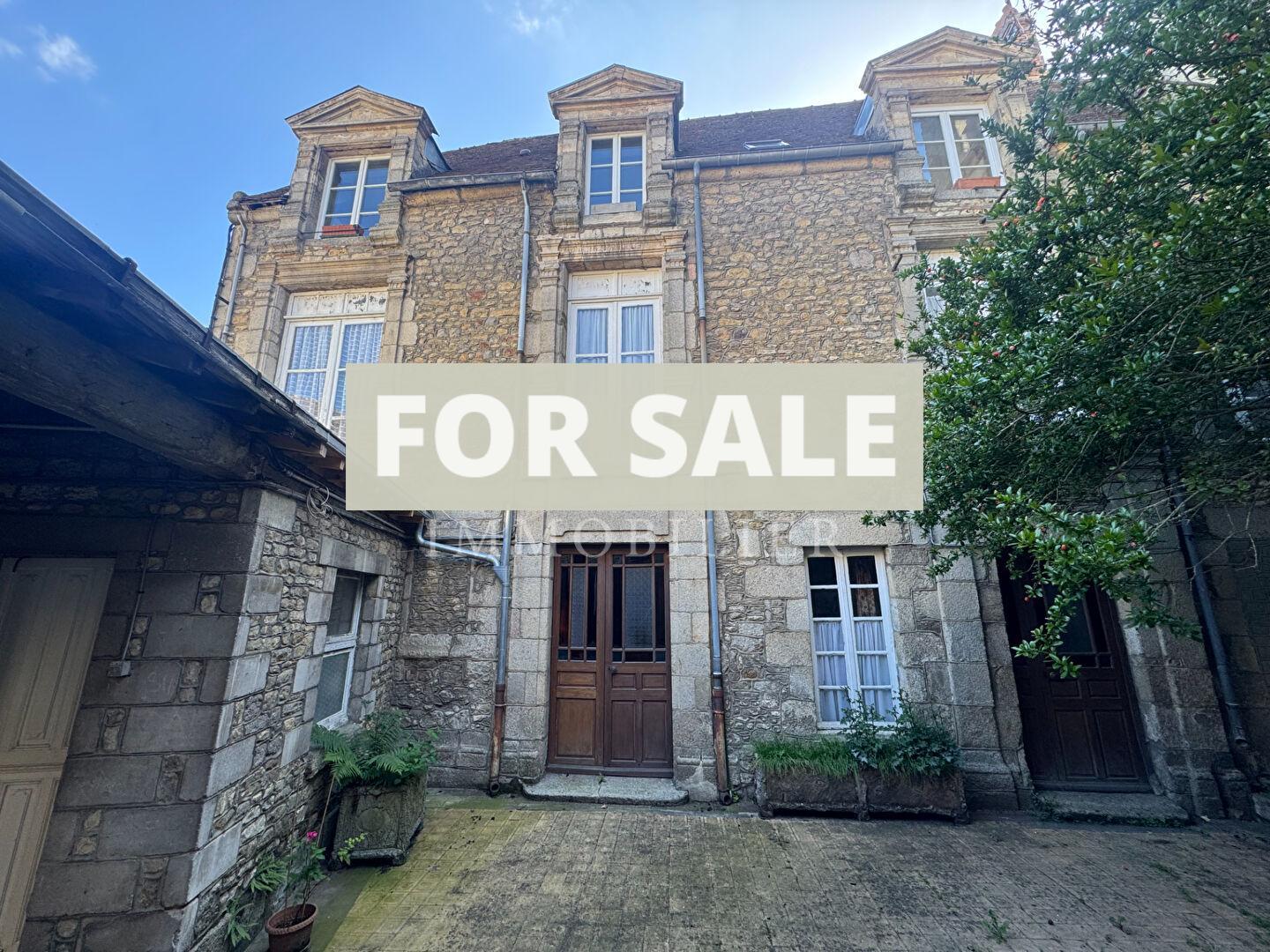Period Property with Garden in Heart of Historic Town