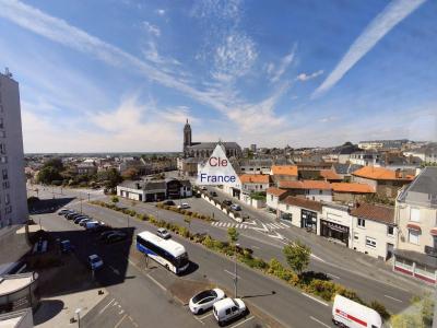Apartment with Balcony in Great Location