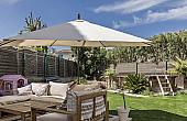 Contemporary Detached House with Beautiful Interior and Garden
