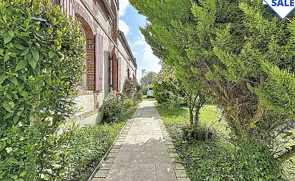 Property_For_Sale_in_France_with_Cle_France_Join_our_mailing_List_AXL06000_1.59
