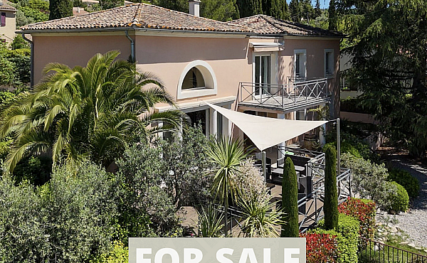 Property_For_Sale_in_France_with_Cle_France_Join_our_mailing_List_AXL06005_6.59.07