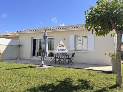 Contemporary House in Great Condition with Garden