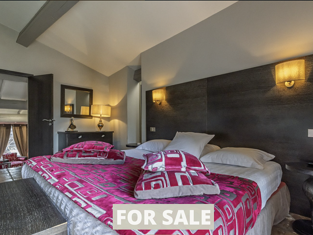 Property_For_Sale_in_France_with_Cle_France_Join_our_mailing_List_AXL06024_10.00