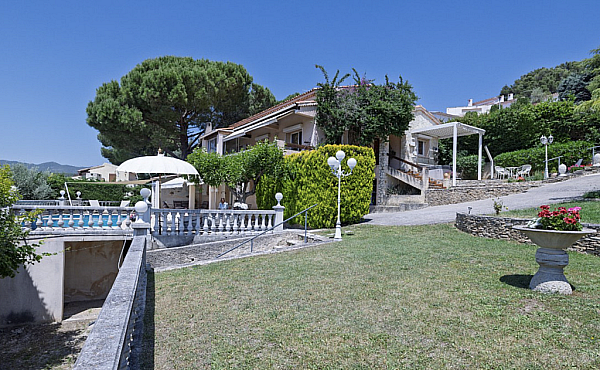 Property_For_Sale_in_France_with_Cle_France_Join_our_mailing_List_AXL06057_3.07