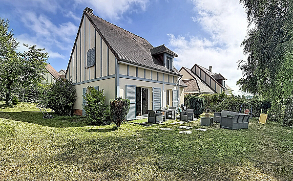Charming Detached House with Family Garden