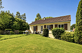Pretty Detached House with Landscaped Garden