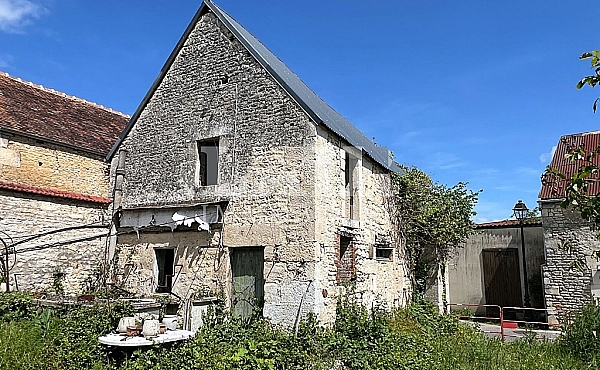 Property_For_Sale_in_France_with_Cle_France_Join_our_mailing_List_DJV06119_g