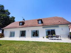 Beautiful House With Four Bedrooms And Large Garden