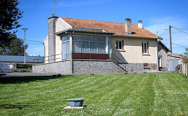 Detached House with Garage and Garden in Limousin