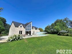 Detached Country House with Swimming Pool and Lake