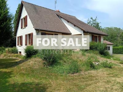 Detached House is a Warm Family Home with Garden