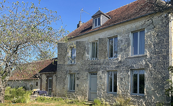 Detached House in Rural Setting with Mature Garden