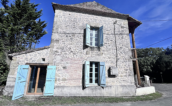 Pretty Character House With Courtyard, Great Location