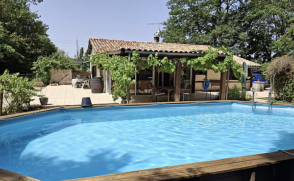 Countryside House with Swimming Pool and No Neighbours