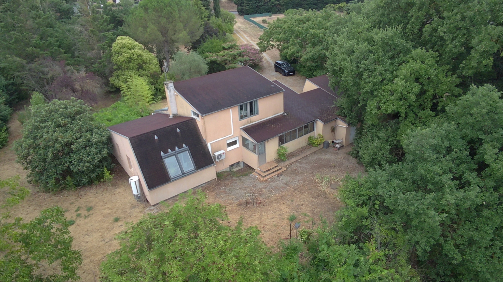 Detached Villa with Indoor Pool in Great Location