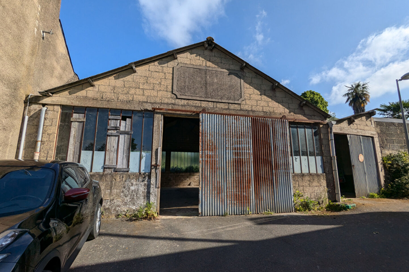 Barn to Renovate in Central Brittany Town