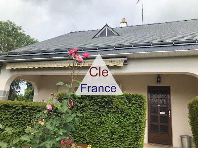 Detached Villa with Mature Landscaped Gardens