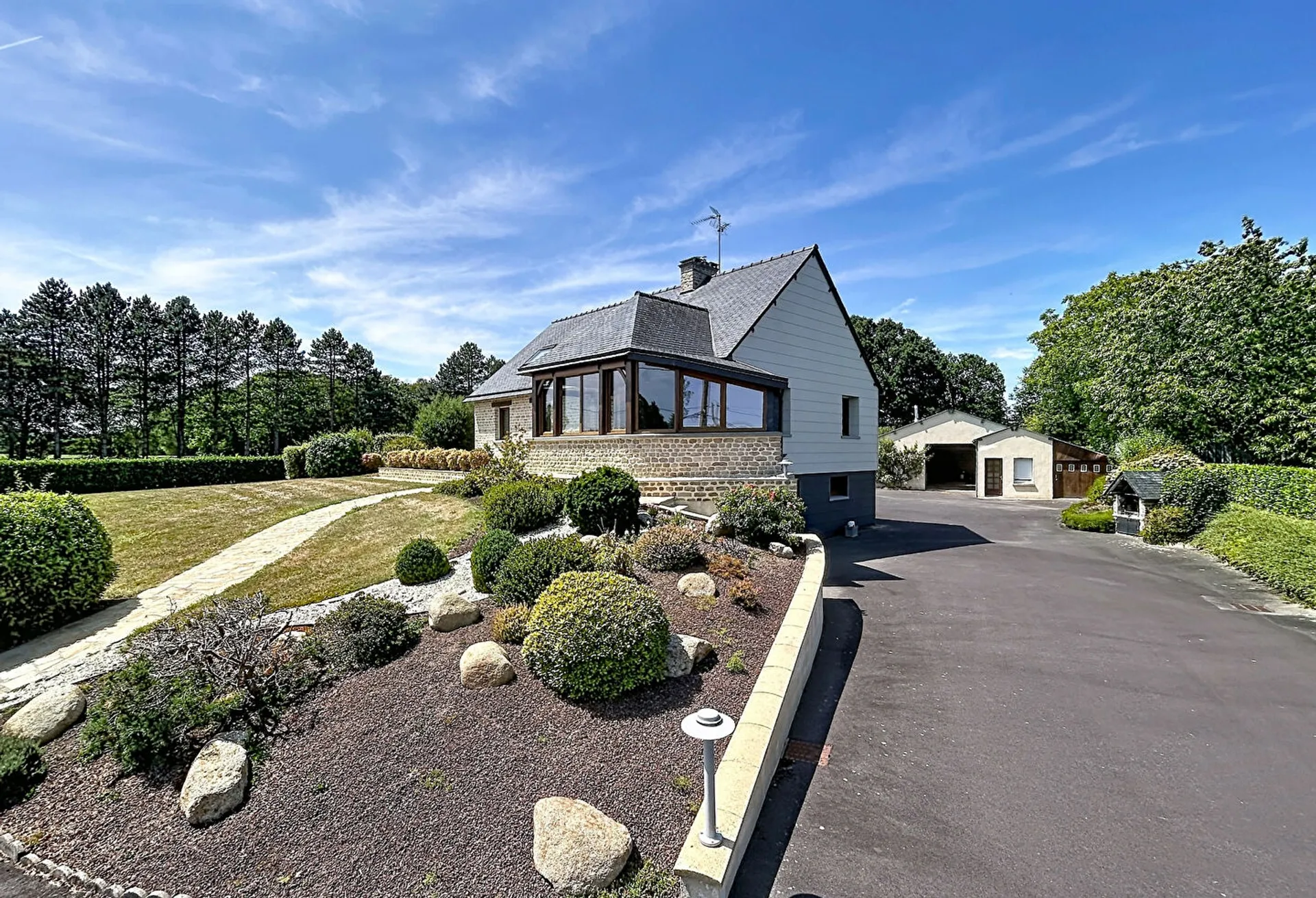 Detached House with Landscaped Garden