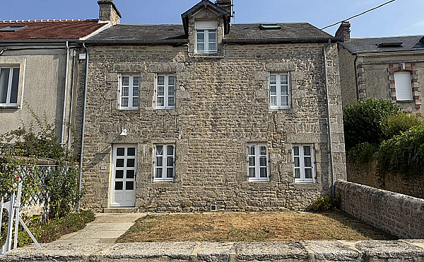 Charming Town House with Garden, Nice Family Home