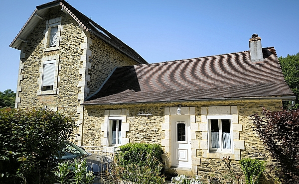 Detached House with Guest Gite in One Hectare of Land