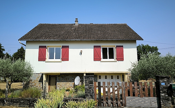 Detached House with Almost One Acre of Gardens