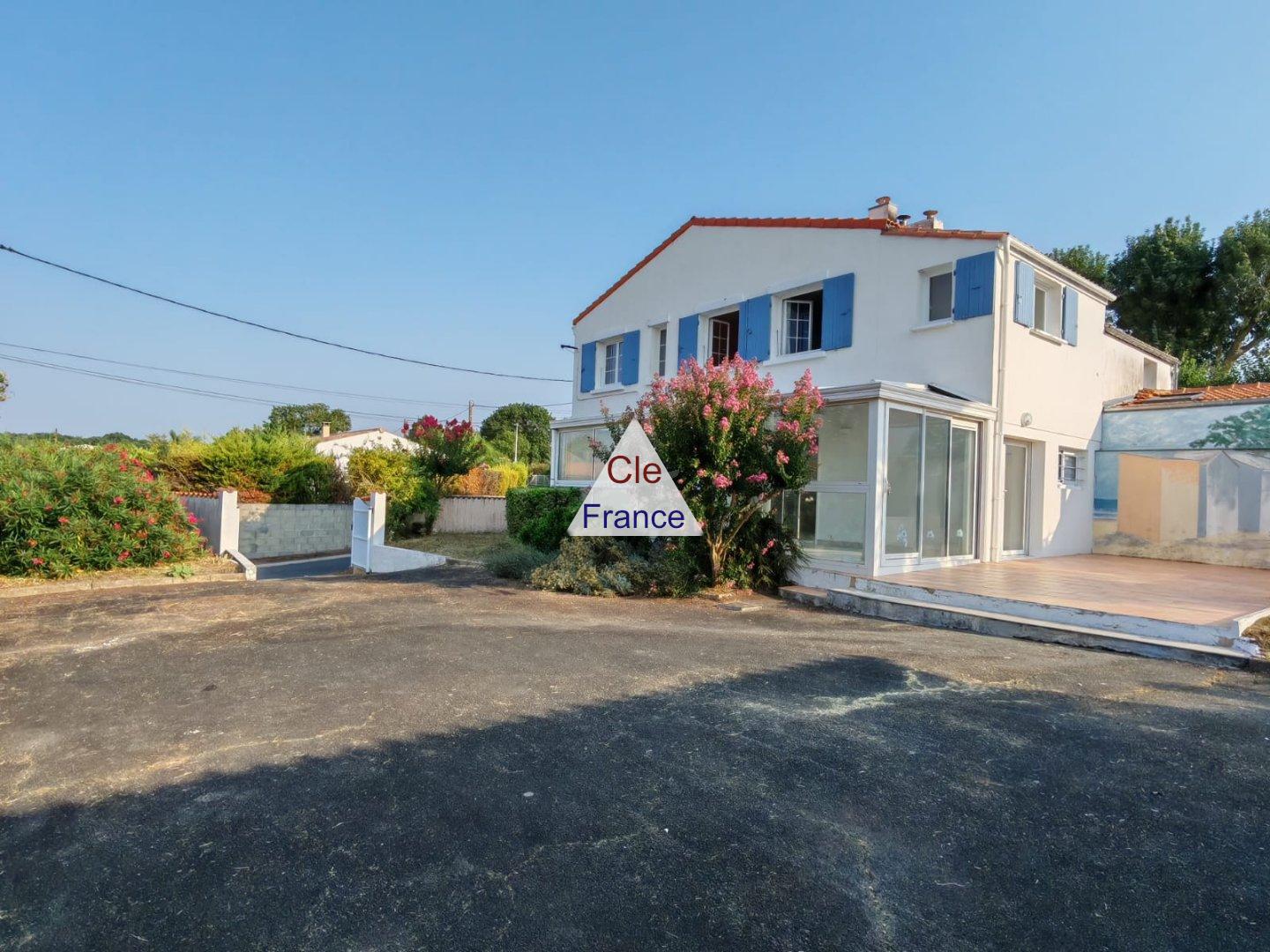Detached House Just 5 Minutes from the Beach