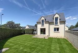 Lovely Detached House with Landscaped Garden