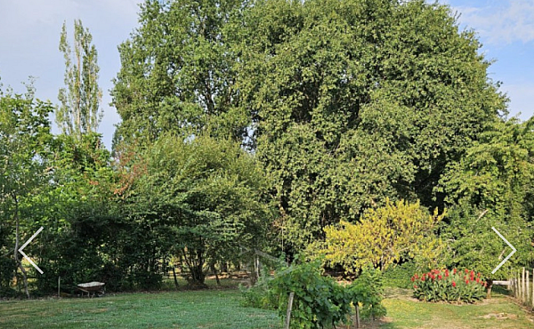 Property_For_Sale_Cle_France_AXL06108_8.21