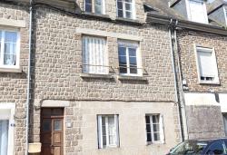 Town House with Courtyard, Ideal Holiday Home