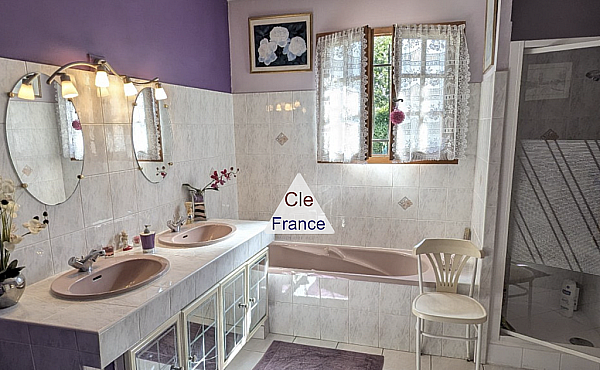 Property_For_Sale_in_France_with_Cle_France_Join_our_mailing_List_AXL06223_5.38