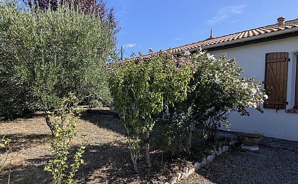 Property_For_Sale_in_France_with_Cle_France_Join_our_mailing_List_AXL06223_6.00