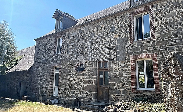 Character Country House with Lovely Interior Features