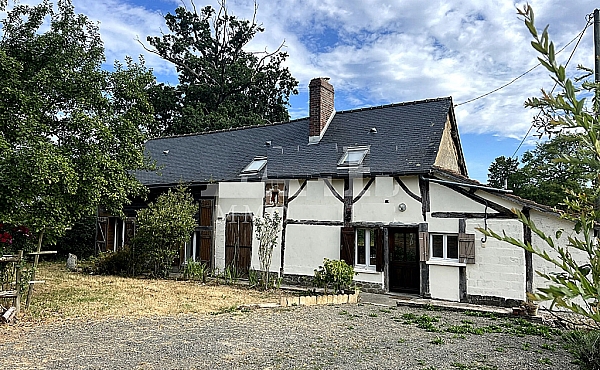Detached Country House with Outbuilding in 1.75 Hectares