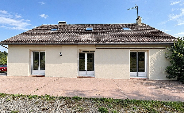 Contemporary Detached House with Garden