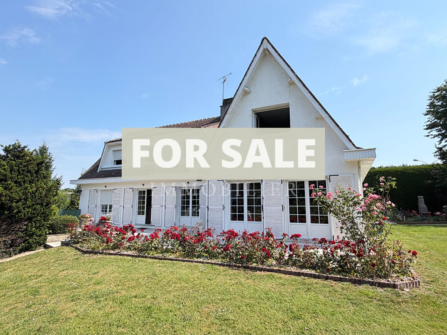 Superb Detached House with Landscaped Gardens