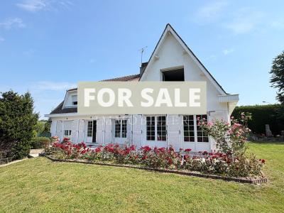 Superb Detached House with Landscaped Gardens