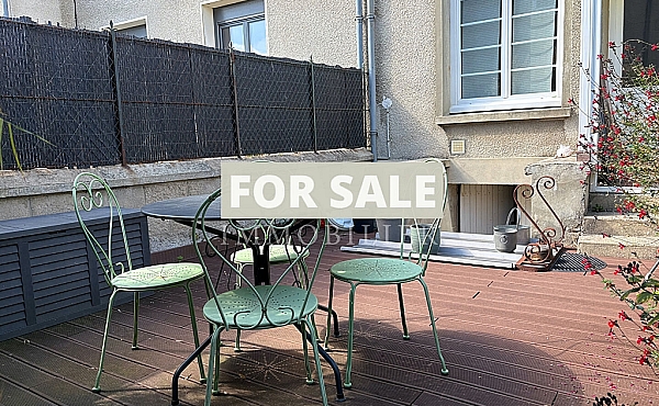 Town House with Terrace in Great Location