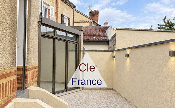 Beautiful Stylish House with Outside Space