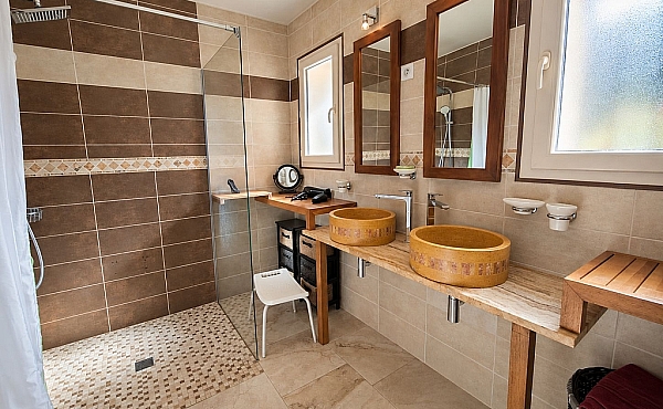 A_Property_For_Sale_in_France_with_Cle_France_Join_our_mailing_List_AMR00138_0911_112009_1