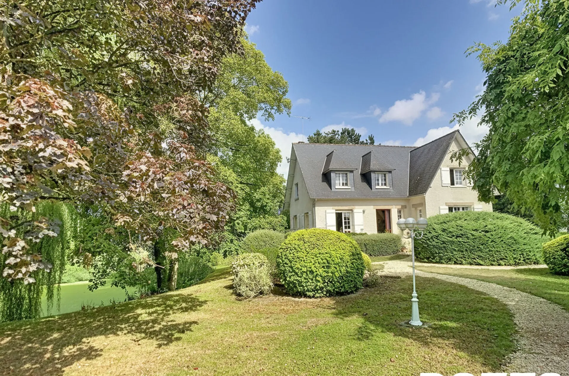 Detached House with Pond in One Acres of Gardens