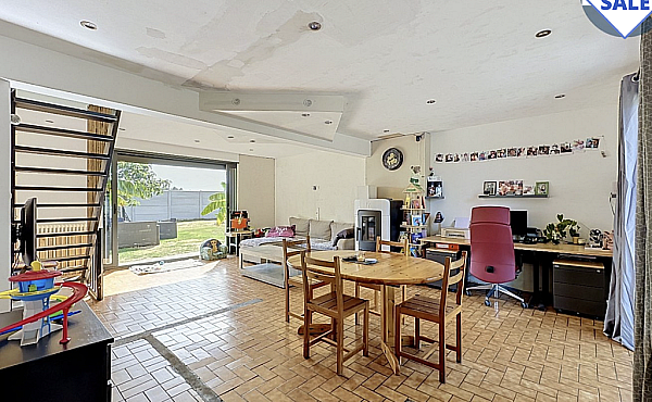 Property_For_Sale_in_France_with_Cle_France_Join_our_mailing_List_AXL06253_25