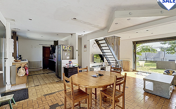 Property_For_Sale_in_France_with_Cle_France_Join_our_mailing_List_AXL06253_28