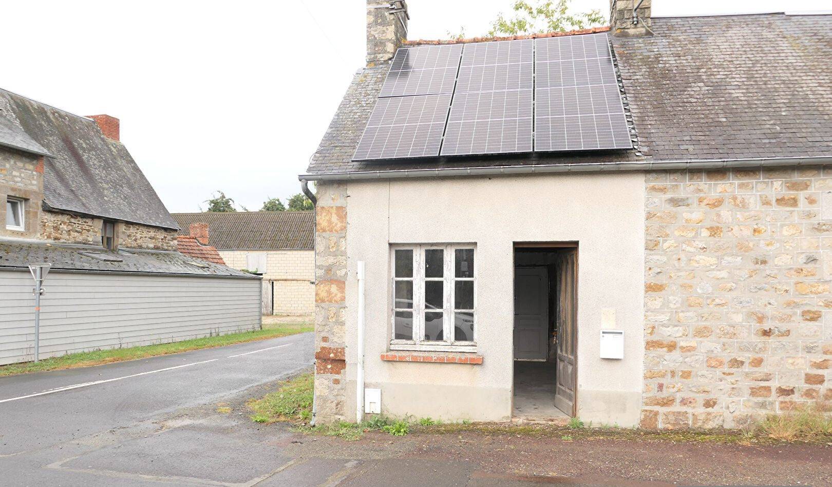 Pretty House with Garden, Ideal Holiday Home Project