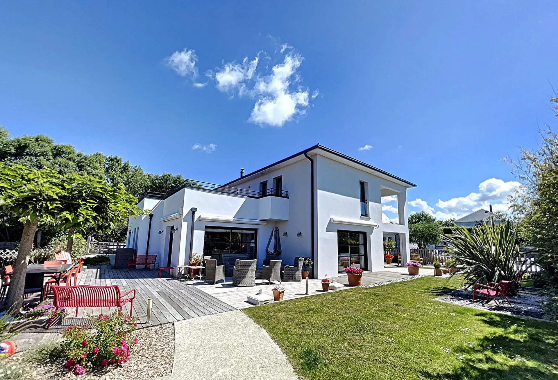 Detached Villa with Heated Swimming Pool